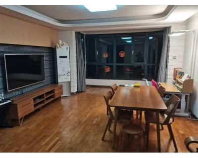 雙實(shí)驗學(xué)區廣場(chǎng)花園 3室2衛143 ㎡拎包入住